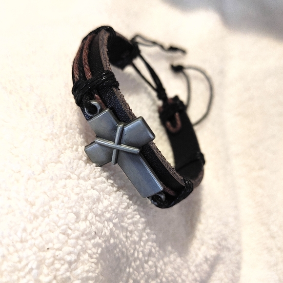 Men's Cross Bracelet Size OS - Picture 2 of 6